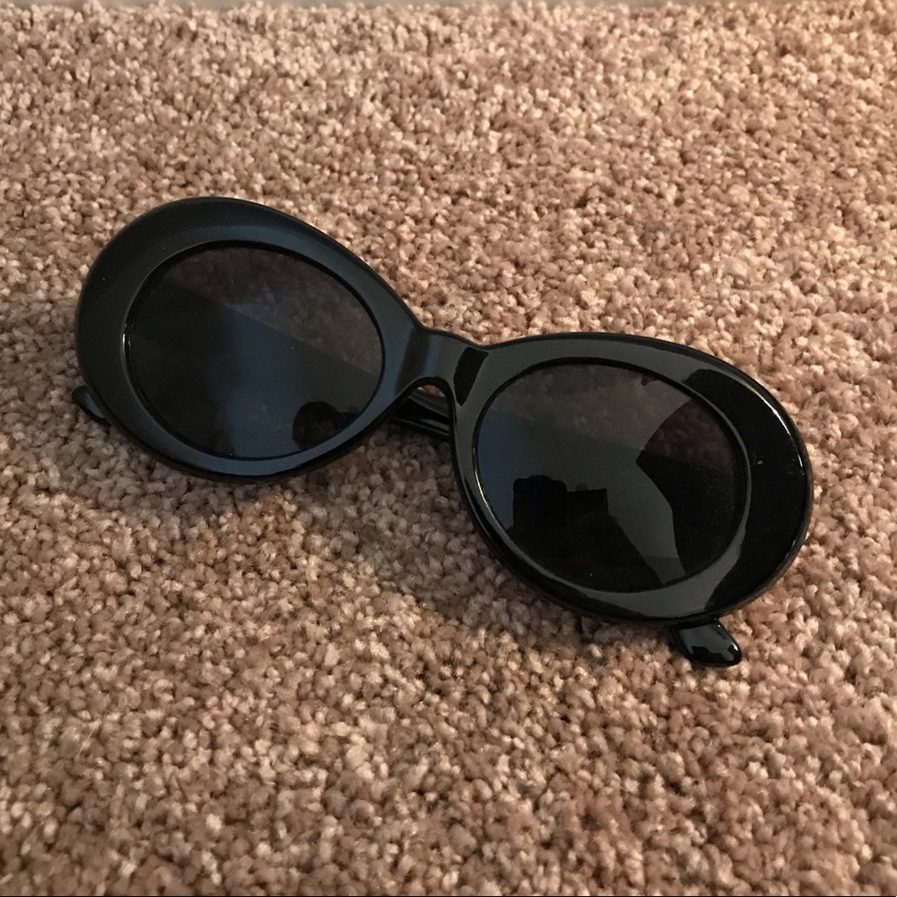 NWOT Black retro sunglasses